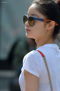 体育男生吃武警大雕