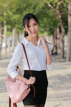 1V1一觉醒来嫁给了年代文男配