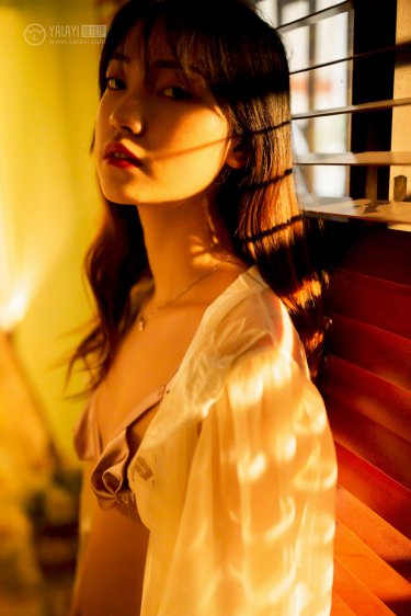 老魏把船开到河中间去